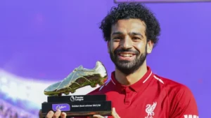Mohamed Salah with his PFA award (Photo Credit: Getty Images)