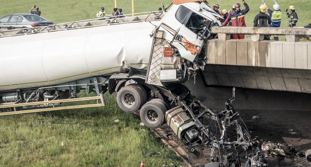 South Africa: 20 Dead, 60 Injured In Collision Between Armoured Vehicle ...